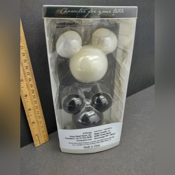 Disney Home Collection Mickey Salt & Pepper Shakers NWT - Picture 6 of 8